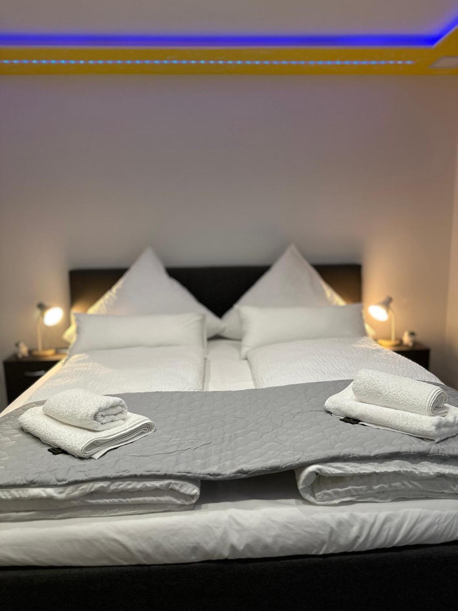 Modern Apartments Neuburg P - Top - 2 Zimmer, Komfort, Balkon, Wi-Fi, Smart Tv, Grosse Dusche, Kueche Neuburg an Der Donau Ngoại thất bức ảnh