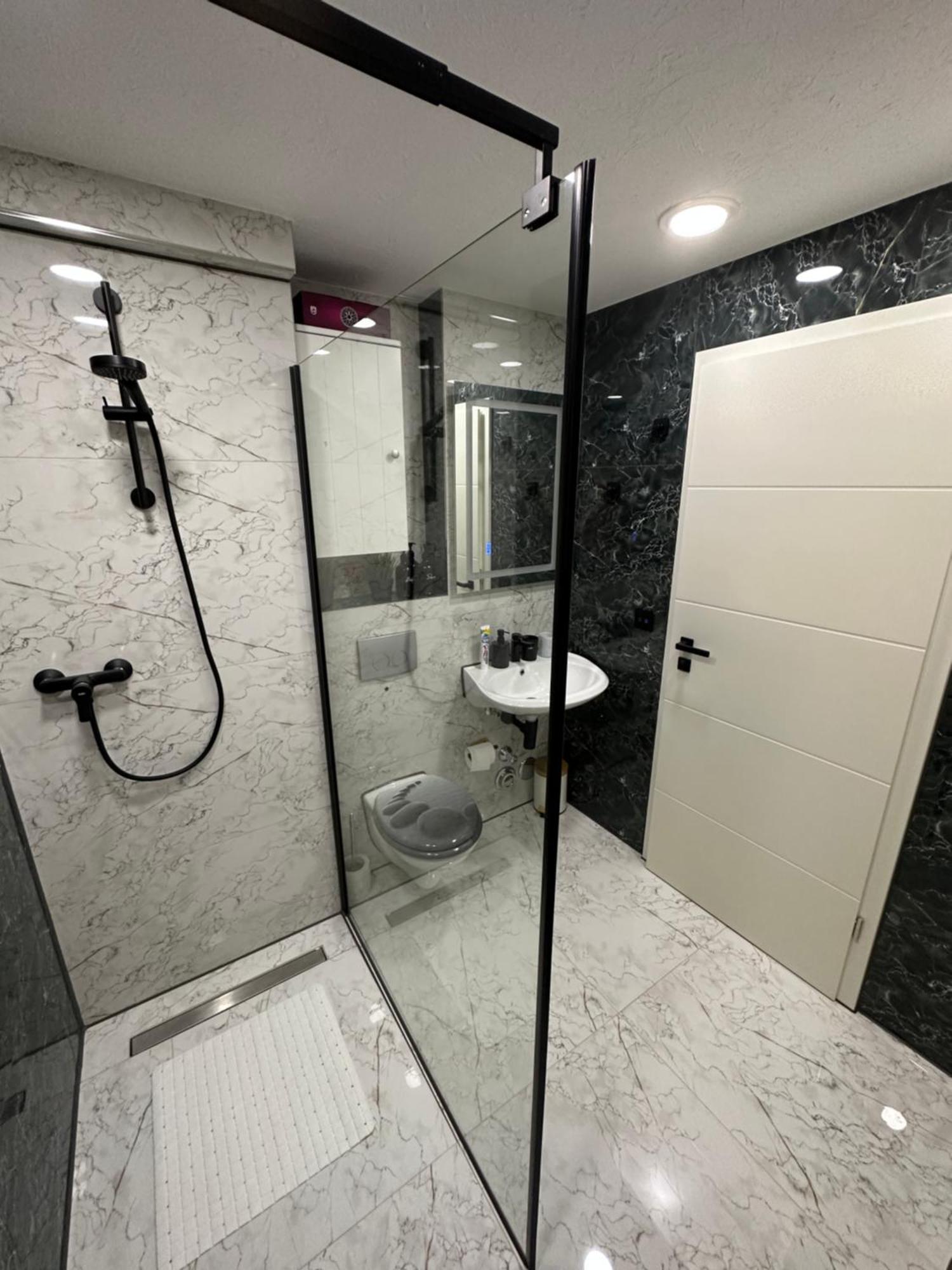 Modern Apartments Neuburg P - Top - 2 Zimmer, Komfort, Balkon, Wi-Fi, Smart Tv, Grosse Dusche, Kueche Neuburg an Der Donau Ngoại thất bức ảnh