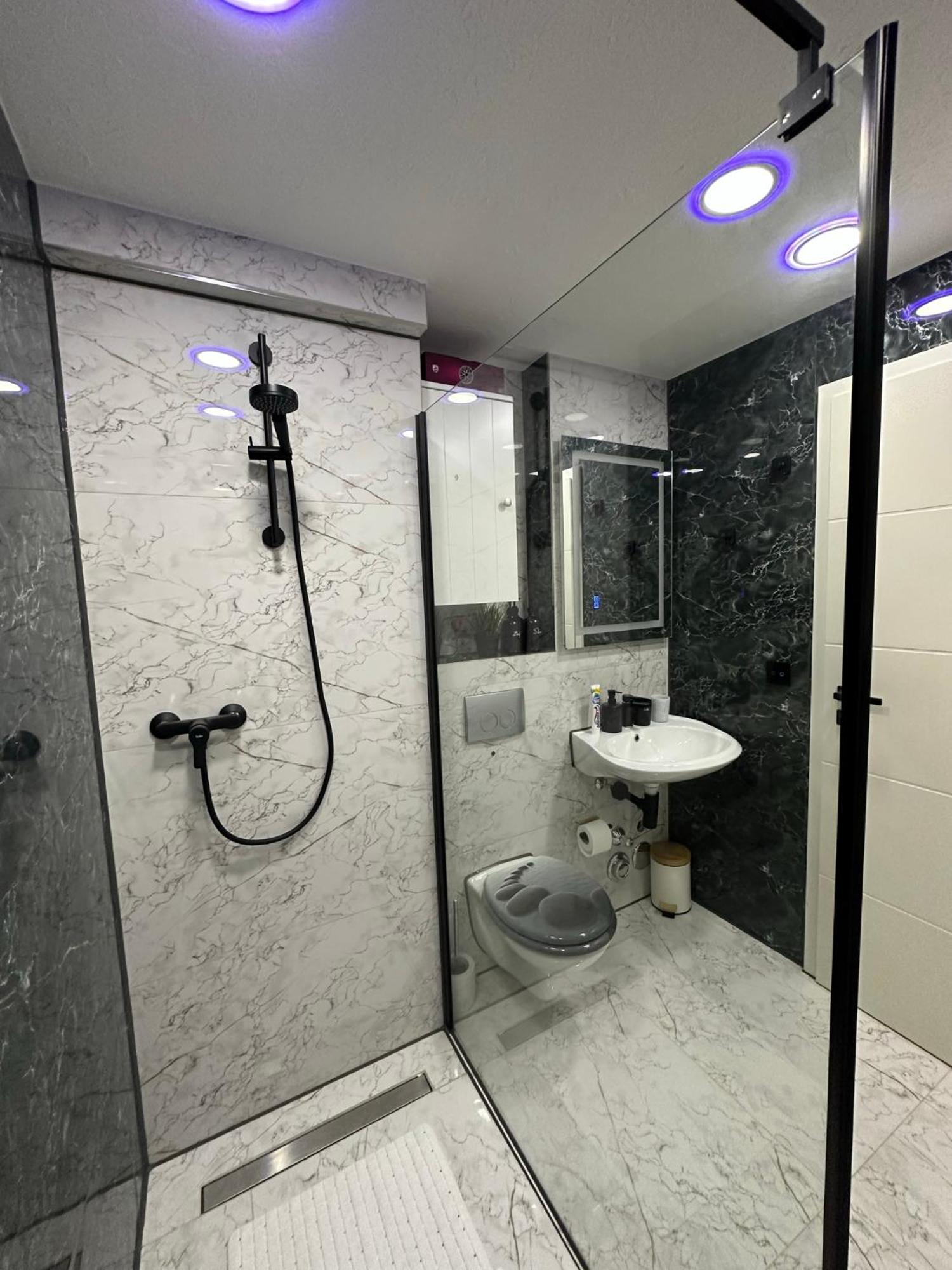 Modern Apartments Neuburg P - Top - 2 Zimmer, Komfort, Balkon, Wi-Fi, Smart Tv, Grosse Dusche, Kueche Neuburg an Der Donau Ngoại thất bức ảnh